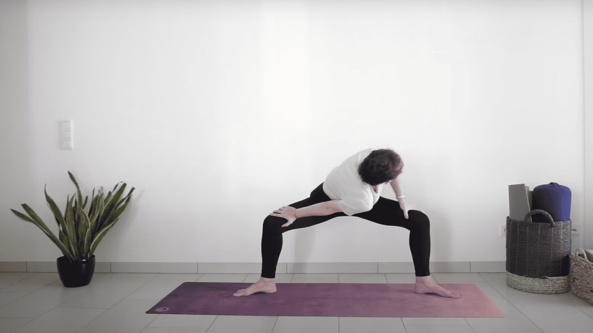 Goddess-Pose-with-Twists