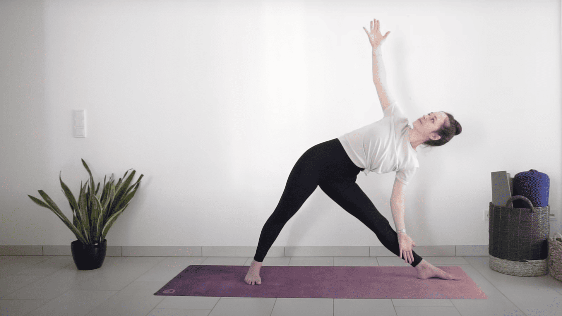 Right-Side-Triangle-Pose